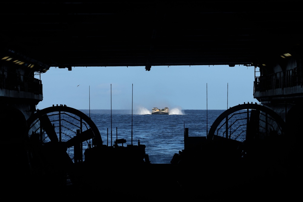 USS Iwo Jima and 22nd MEU (SOC) Conduct Amphibious Operations