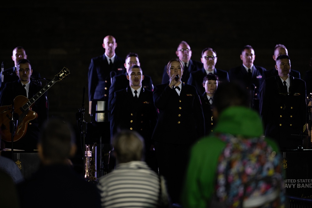 Philadelphia Art Museum hosts Navy Band Commodres for Navy 250
