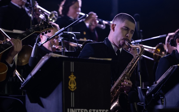 Philadelphia Art Museum hosts Navy Band Commodres for Navy 250