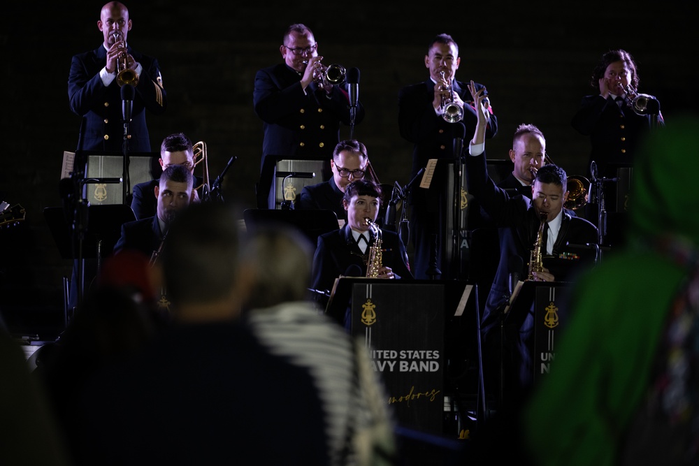 Philadelphia Art Museum hosts Navy Band Commodres for Navy 250