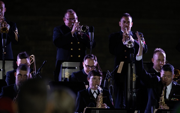 Philadelphia Art Museum hosts Navy Band Commodres for Navy 250