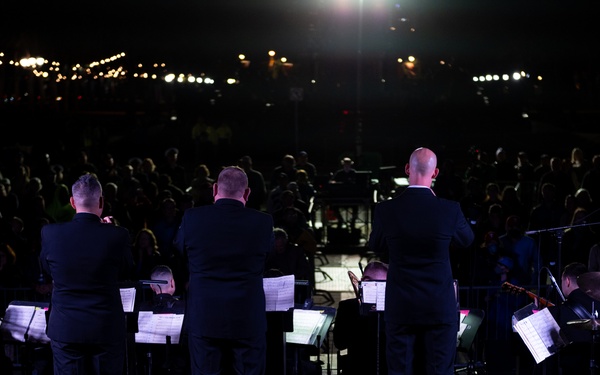 Philadelphia Art Museum hosts Navy Band Commodres for Navy 250