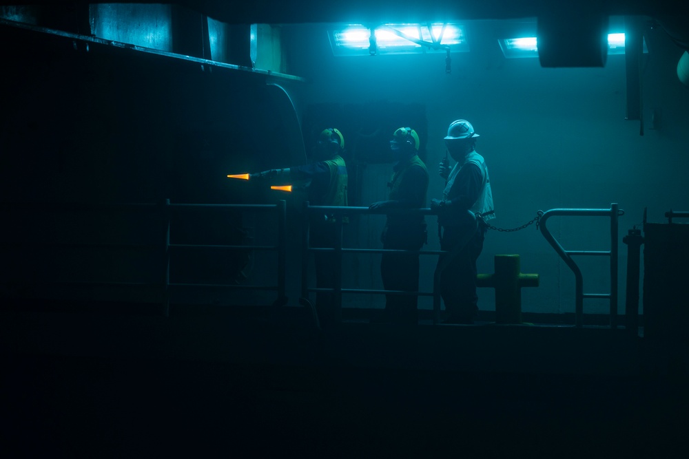 USS Iwo Jima Conducts Amphibious Operation