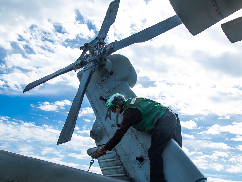USS Gerald R. Ford (CVN 78) Conducts Helicopter Flight Operations