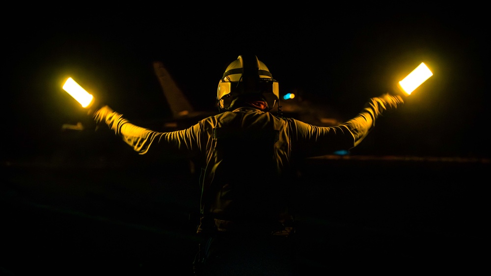 USS Gerald R. Ford (CVN 78) Night Flight Operations USS Gerald R. Ford (CVN 78) Night Flight Operations
