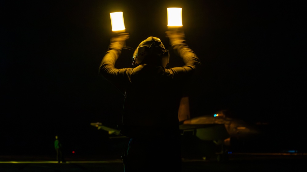 USS Gerald R. Ford (CVN 78) Night Flight Operations USS Gerald R. Ford (CVN 78) Night Flight Operations