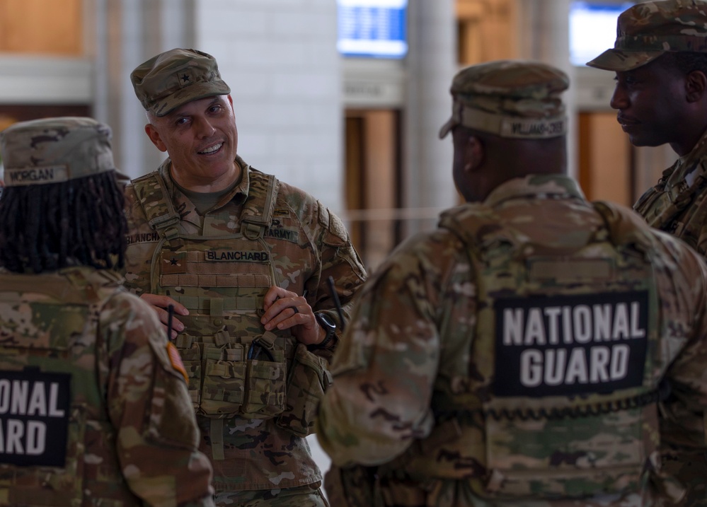 Lt. Gen. Stubbs Visit D.C National Guard at Union Station