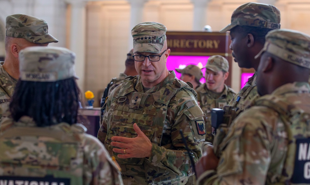 Lt. Gen. Stubbs Visit D.C National Guard at Union Station