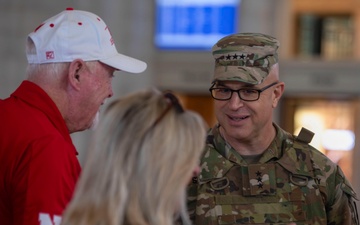 Lt. Gen. Stubbs Visit D.C National Guard at Union Station