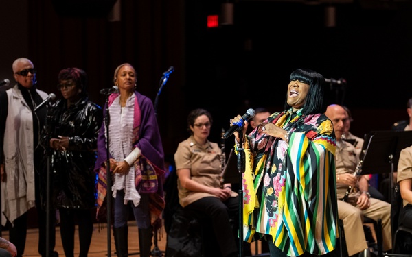 Patti LaBelle rehearses with Navy Band for Victory at Sea concert