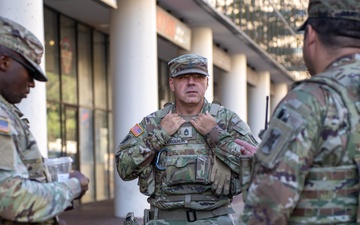 Soldiers provide a presence patrol in the National Mall