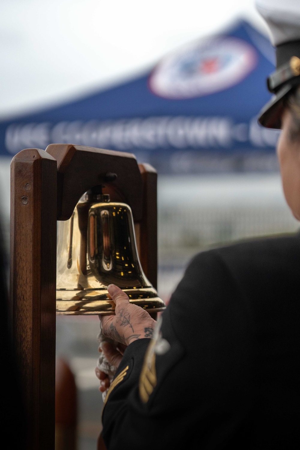 USS Cooperstown (LCS 23) hosts USS Cole (DDG 67) remembrance ceremony