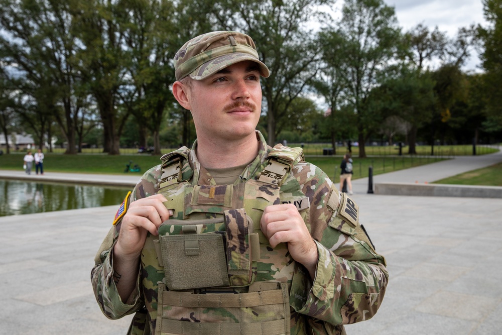 A Mississippi Army National Guard Soldier on patrol in front of the Lincoln Memorial