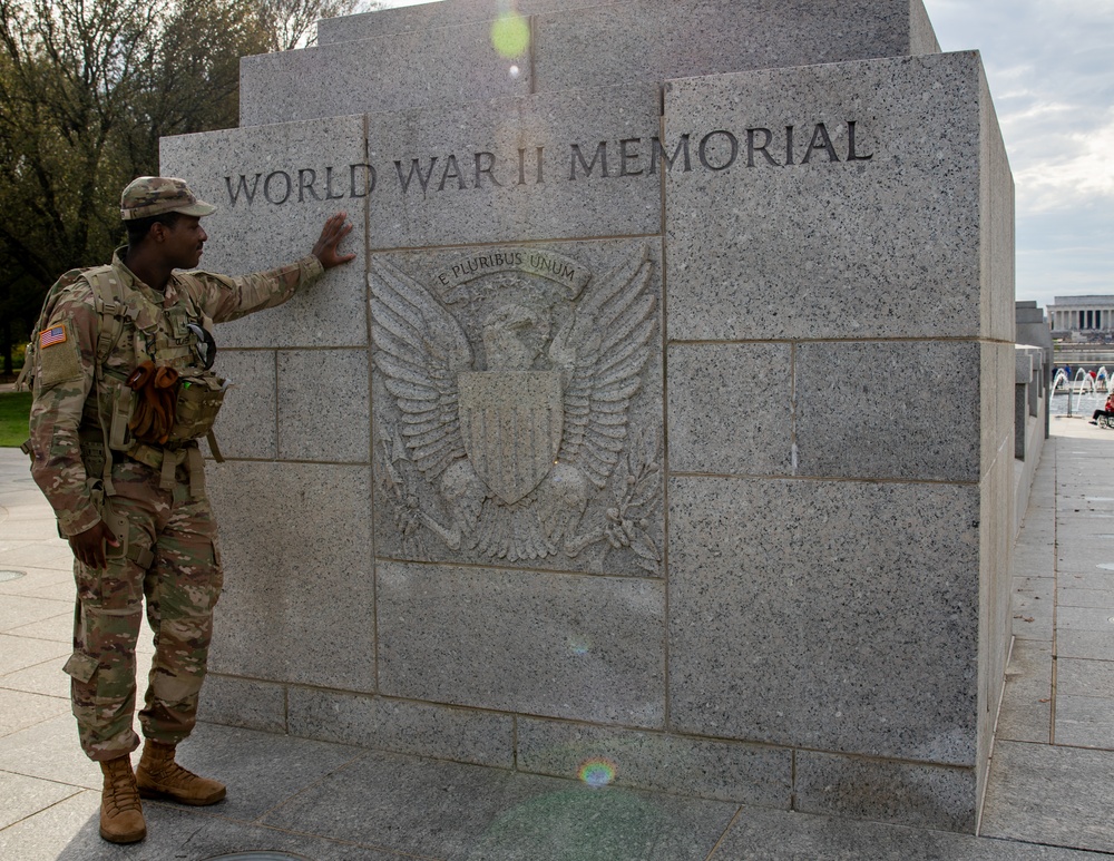A Mississippi Army National Guard Soldier at the World War II Memorial