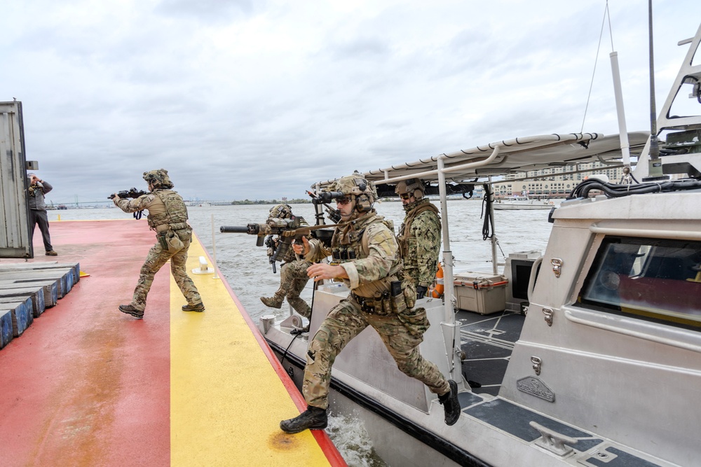 Navy Marine Corps'  250 - U.S. Navy EOD
