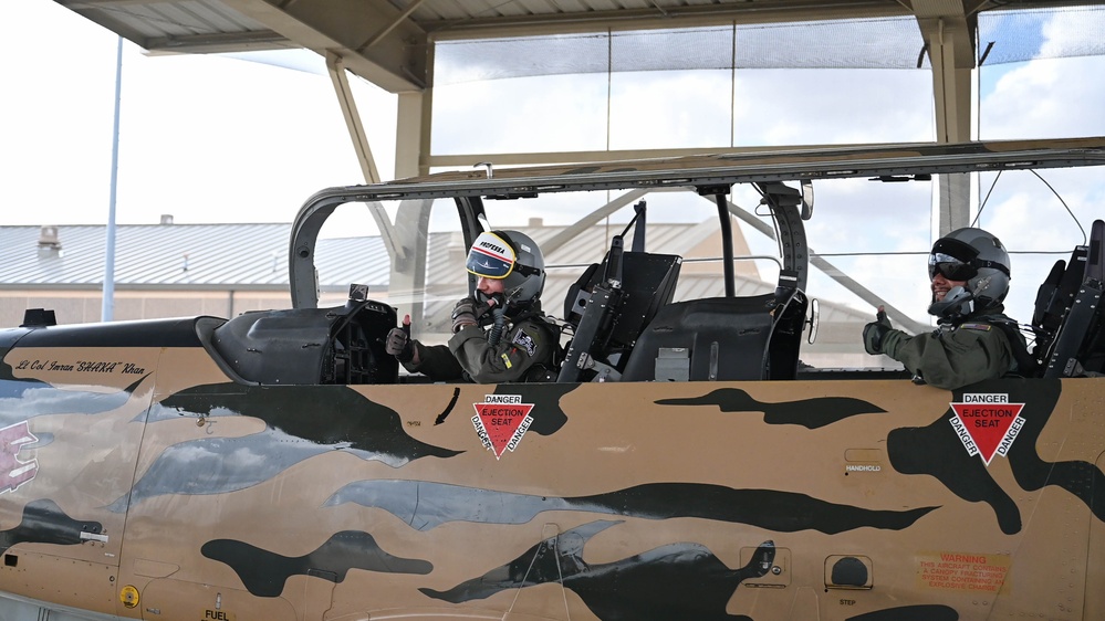 T-6 Maintainer gets an incentive ride from 85 FTS T-6 Maintainer gets an incentive ride from 85 FTS