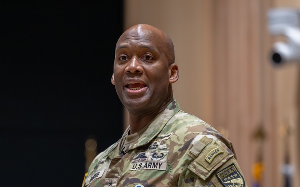 DV Speaker GEN Xavier T. Brunson speaks to the USAWC Class of 2026