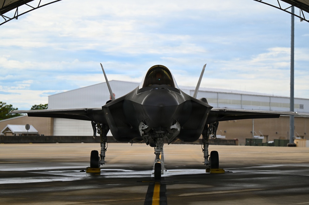 The 33rd FW’s first F-35 departs Eglin AFB The 33rd FW’s first F-35 departs Eglin AFB