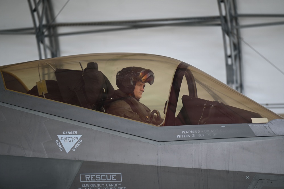 The 33rd FW’s first F-35 departs Eglin AFB The 33rd FW’s first F-35 departs Eglin AFB