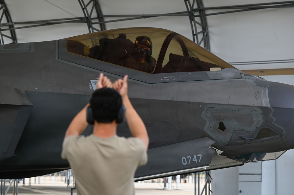 The 33rd FW’s first F-35 departs Eglin AFB The 33rd FW’s first F-35 departs Eglin AFB