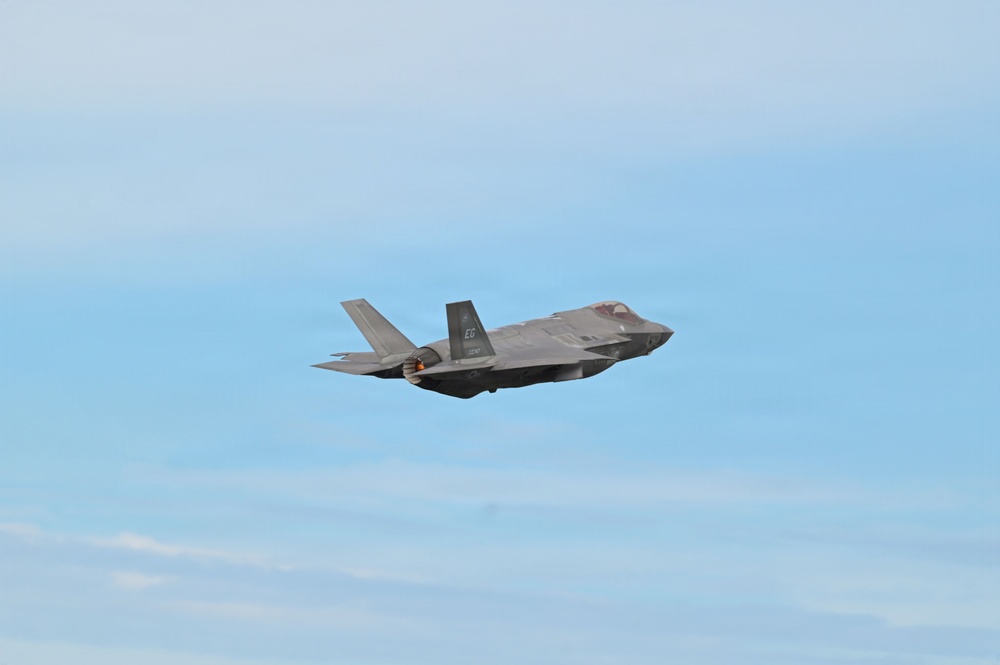 The 33rd FW’s first F-35 departs Eglin AFB The 33rd FW’s first F-35 departs Eglin AFB