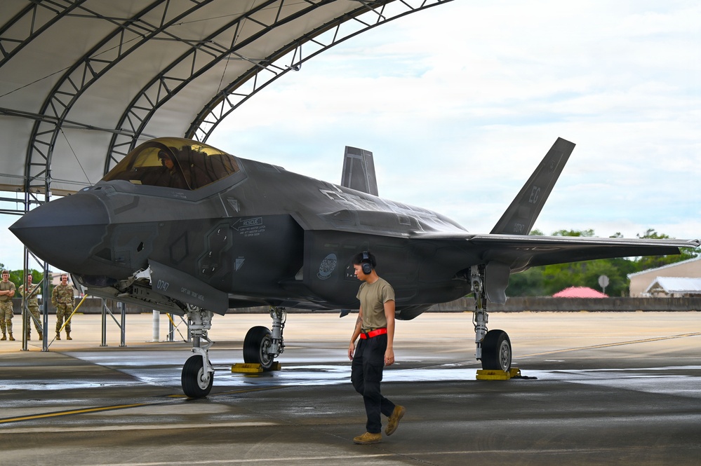 The 33rd FW’s first F-35 departs Eglin AFB