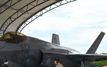 The 33rd FW’s first F-35 departs Eglin AFB