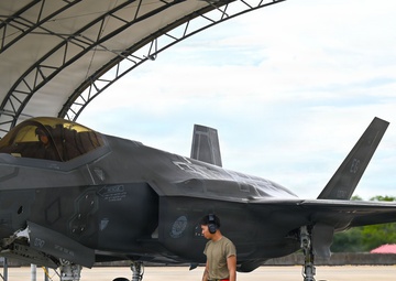 The 33rd FW’s first F-35 departs Eglin AFB