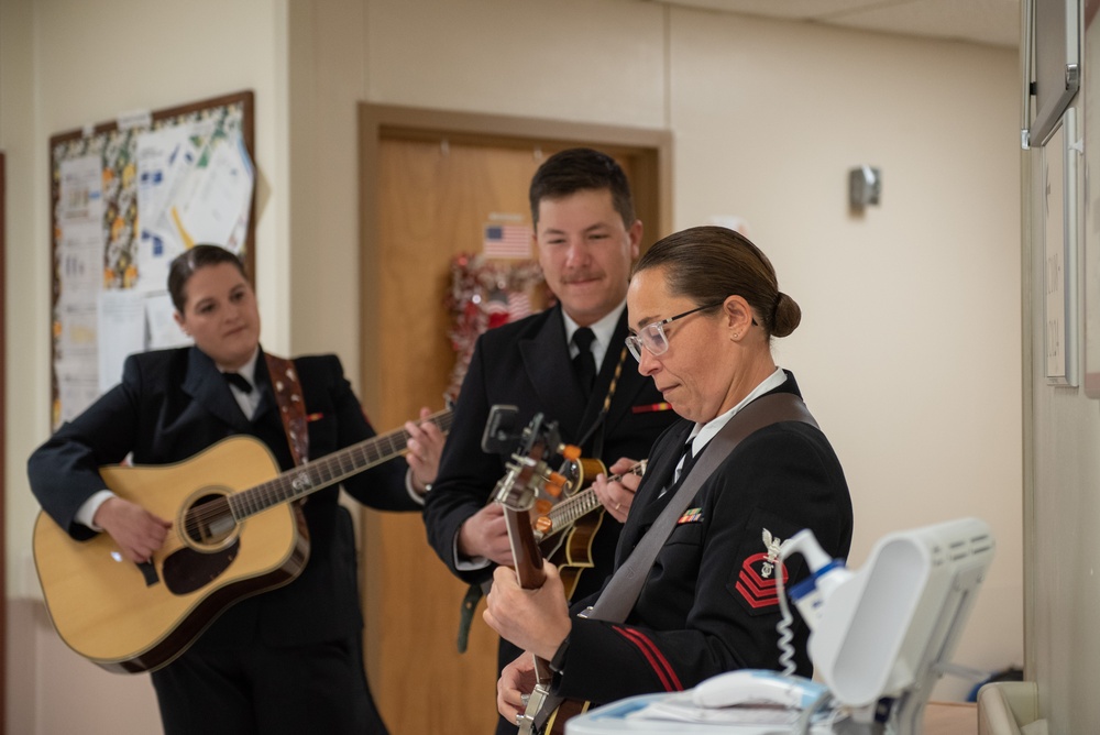 Navy Band Country Current performs for veterans
