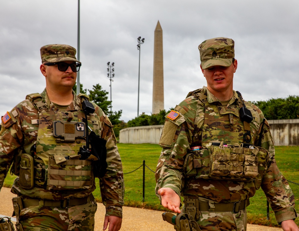 Overseeing Monumental Streets