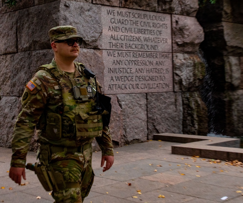 Overseeing Monumental Streets