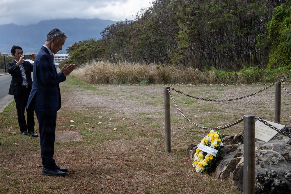 Shigeo Yamada and Distinguished Guests visit the Commander Fusata Iida Memorial at MCBH