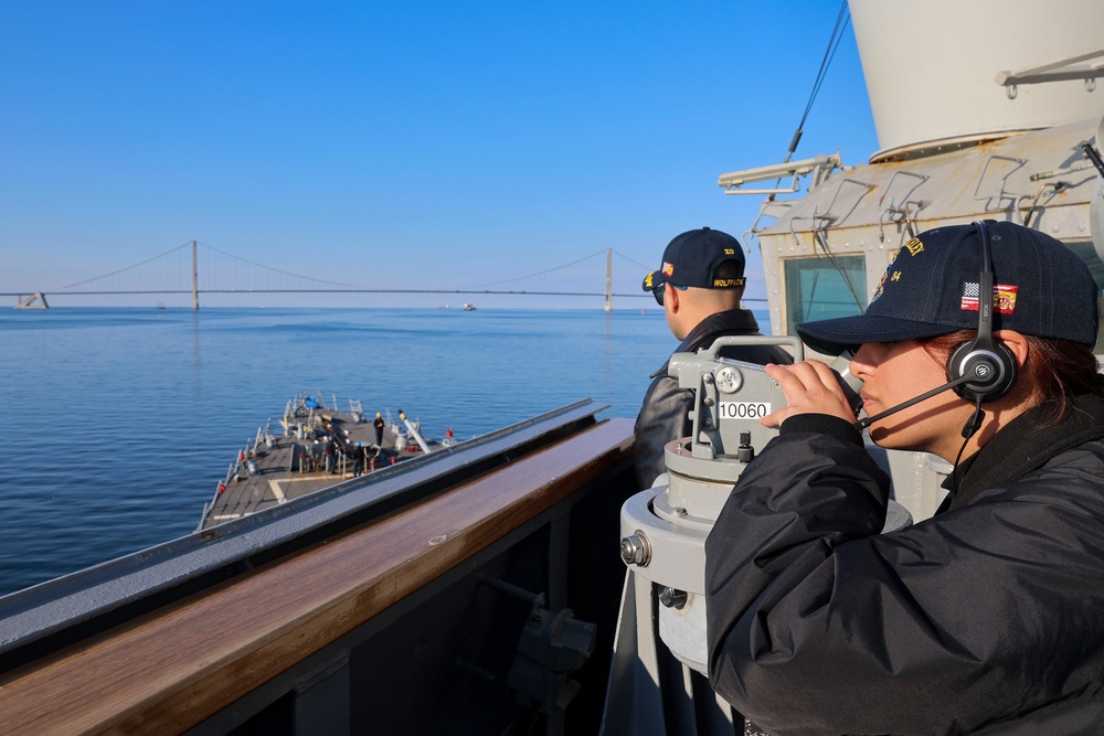 Cmdr. Anthony LaVopa and QMSA Nicole Guijosa take navigational bearing from thebridge wing
