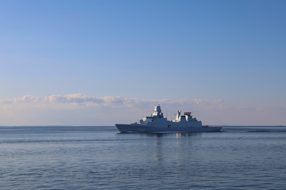 USS Bulkeley (DDG 84) manuvers alongside the Royal Danish Navy Iver Huitfeldt-class frigate Niels Juel (F363)
