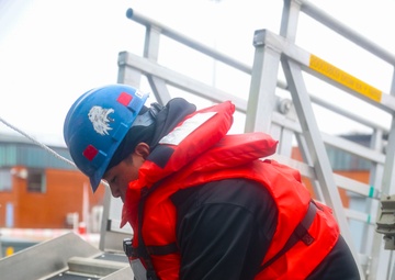 PS2 Rusheemyles Posadas connects safety lines to the brow and gangway