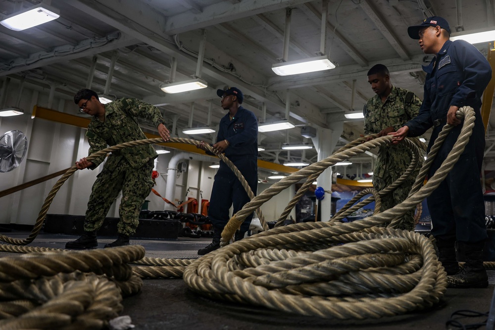 USS Iwo Jima Sailors Heave In Lines During Sea and Anchor Evolution USS Iwo Jima Sailors Heave In Lines During Sea and Anchor Evolution