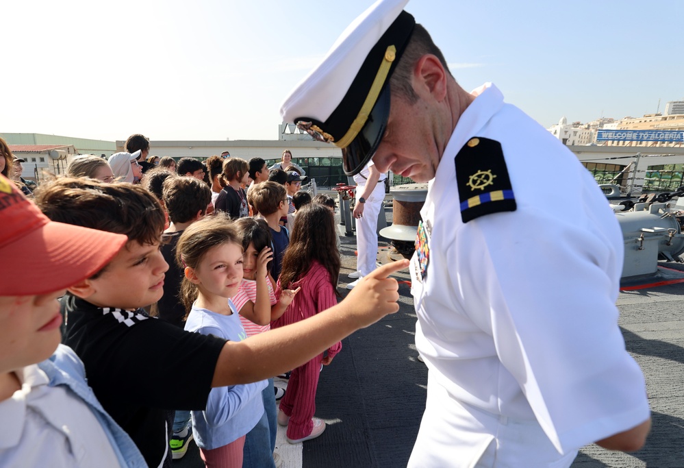 USS Roosevelt (DDG 80) Hosts a Ship Tour for AISA Students in Algiers