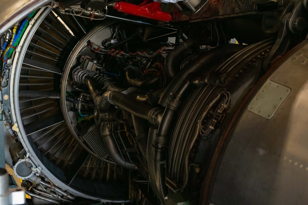 105 MXS swaps C-17 engine