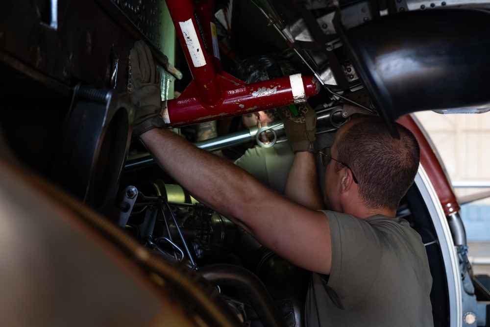 105 MXS swaps C-17 engine