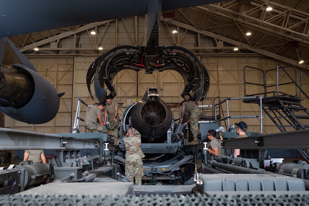 105 MXS swaps C-17 engine