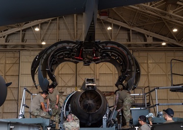 105 MXS swaps C-17 engine