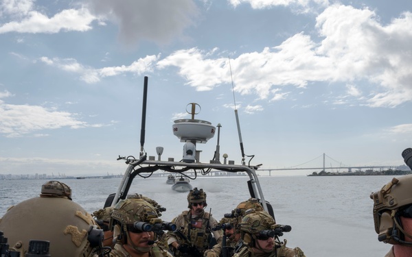 U.S. Coast Guard Maritime Security Response Team (MSRT) West provides security during San Francisco Fleet Week
