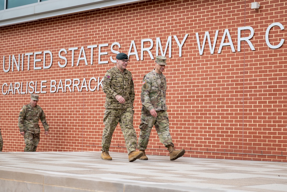 DV Commander Canadian Army LTG Wright visits the USAWC