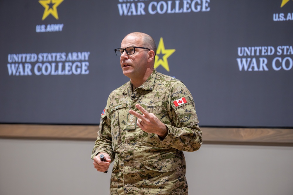 DV Commander Canadian Army LTG Wright visits the USAWC