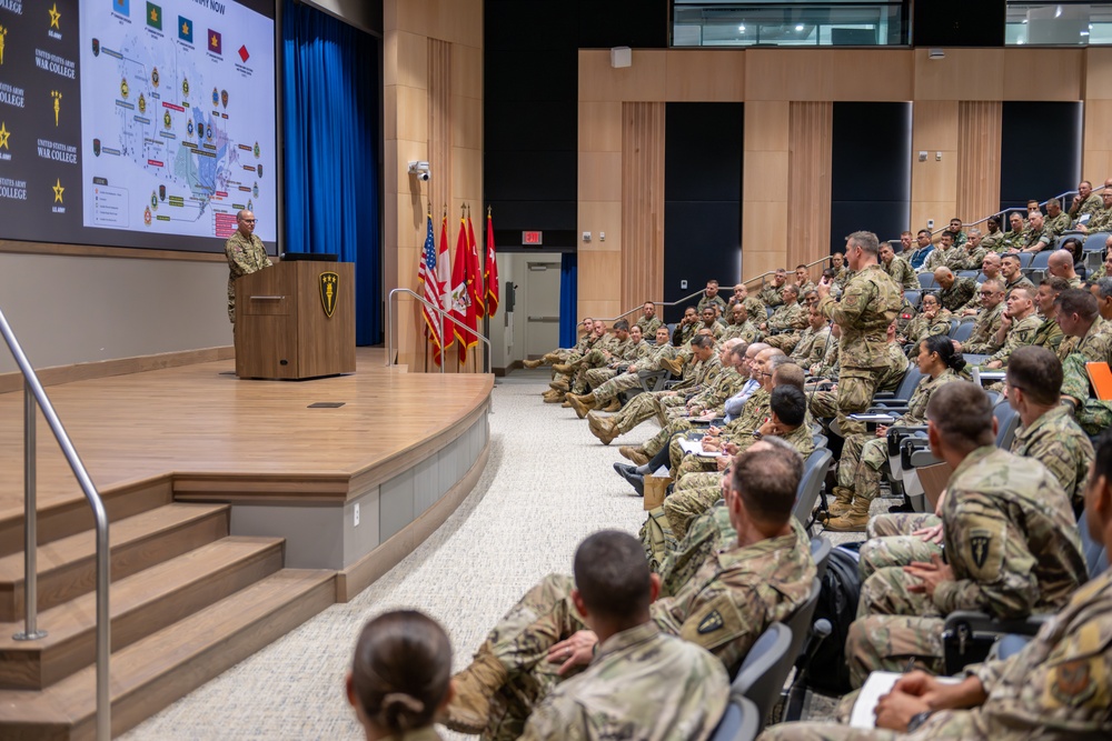 DV Commander Canadian Army LTG Wright visits the USAWC