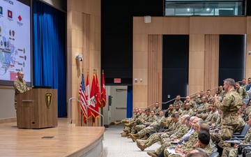 DV Commander Canadian Army LTG Wright visits the USAWC