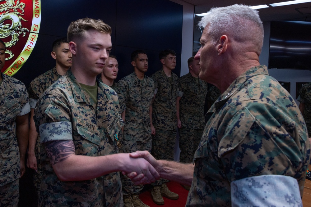 III Marine Expeditionary Force Finance Marines receive Navy and Marine Corps Achievement Medals 