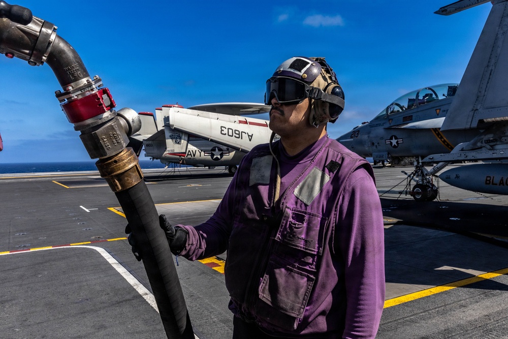 USS Gerald R. Ford (CVN 78) Flight Deck Refueling Operations USS Gerald R. Ford (CVN 78) Flight Deck Refueling Operations
