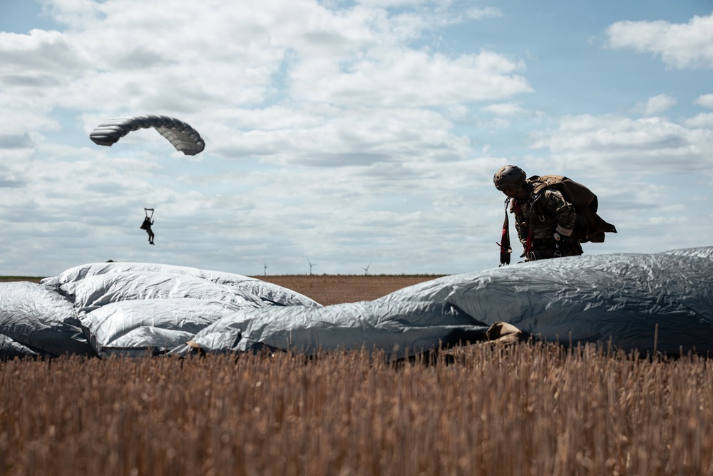 SOCEUR and Allies sharpen readiness with airborne training