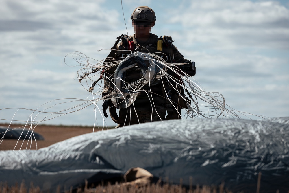 SOCEUR and Allies sharpen readiness with airborne training